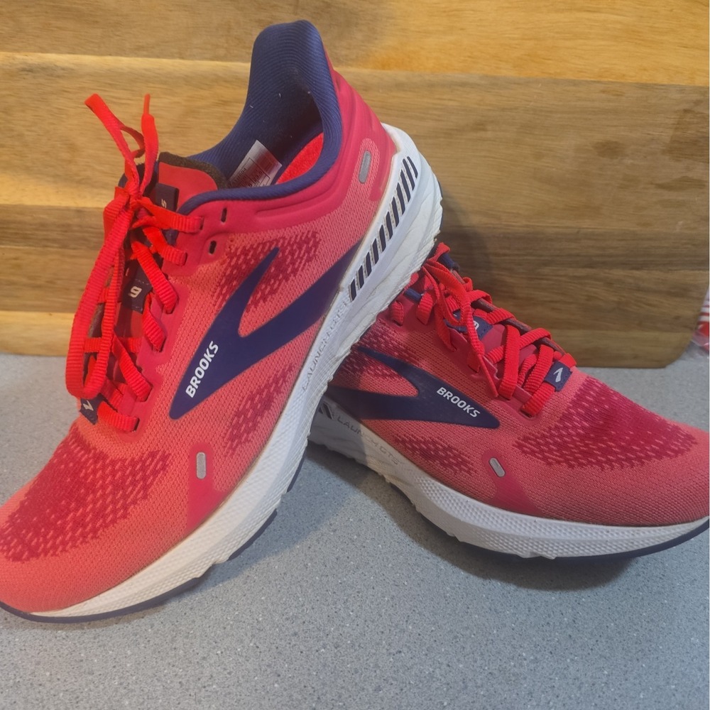 Brooks Womens Launch GTS 9 Running Shoe Pink Sz 6.5 Lightweight Breathable